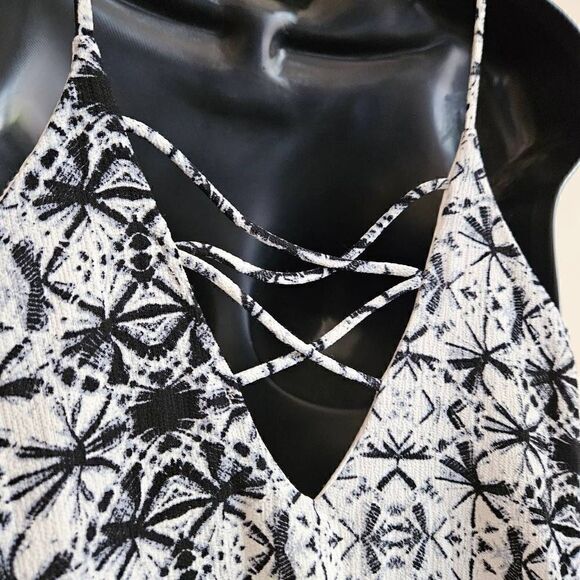 The Impeccable Pig Tank Top - Picture 7 of 8